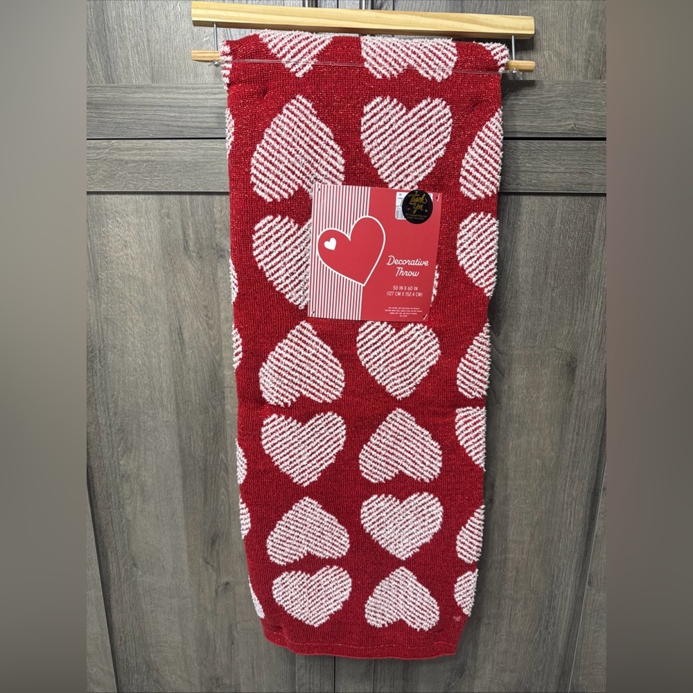 New Red & White Heart Feather Knit Throw Blanket Crafted In India On Hanger